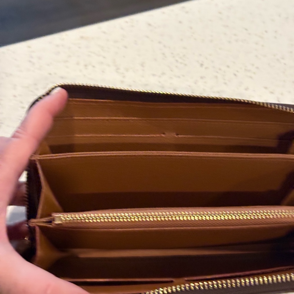 Wallet - Picture 3 of 4